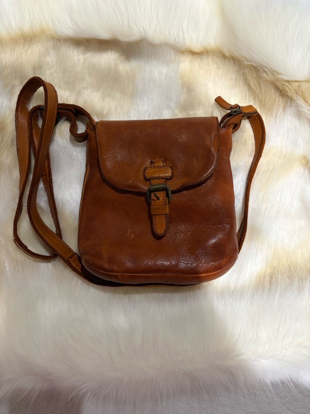Classic Brown Leather Crossbody Bag - Unbranded